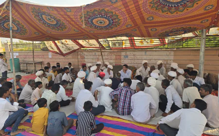 भोजासर में किसानों के अनिश्चितकालीन धरने में शामिल हुए विधायक हरीश चौधरी, न्यायसंगत मुआवजे की उठाई मांग